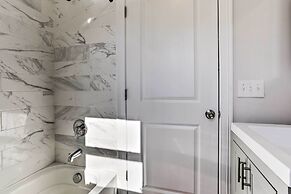 Newark Apartment ~ 5 Mi to Turtle Back Zoo!