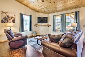 8 Mi to Great Smoky Mtn National Park: Cozy Cabin