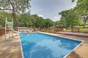 Dock & Pool Access: Lakefront Grove Home!