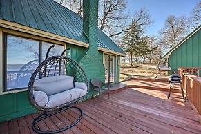 Dock & Pool Access: Lakefront Grove Home!
