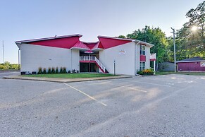 Cozy Pigeon Getaway, Close to Public Beaches!