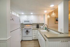Resort Condo Steps to Beach: Snowbirds Welcome!