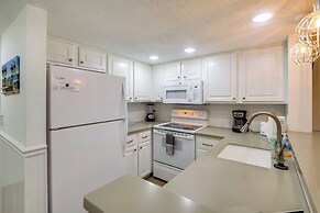 Resort Condo Steps to Beach: Snowbirds Welcome!