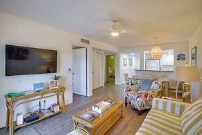 Resort Condo Steps to Beach: Snowbirds Welcome!