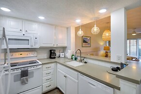 Resort Condo Steps to Beach: Snowbirds Welcome!