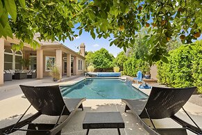 Luxury Mesa Desert Oasis: Private Pool & Golf