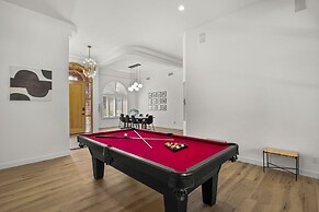 Pool Table, Putting Green: Luxury Oasis in Mesa