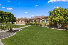 Pool Table, Putting Green: Luxury Oasis in Mesa