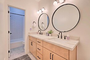 Pool Table, Putting Green: Luxury Oasis in Mesa