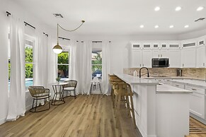 Pool Table, Putting Green: Luxury Oasis in Mesa