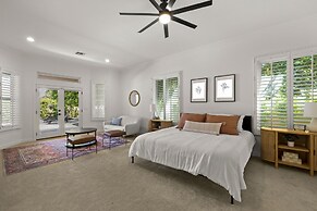 Pool Table, Putting Green: Luxury Oasis in Mesa