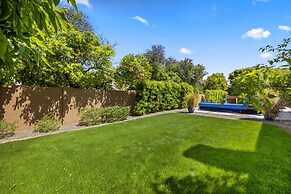 Pool Table, Putting Green: Luxury Oasis in Mesa