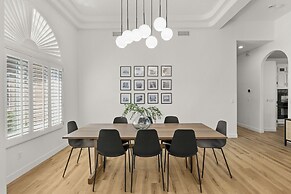 Pool Table, Putting Green: Luxury Oasis in Mesa