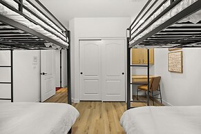 Pool Table, Putting Green: Luxury Oasis in Mesa