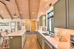 Secluded Kingfield Abode w/ Idyllic Mtn Views