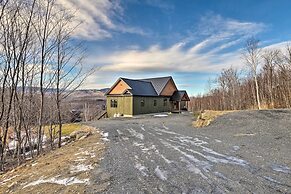 Secluded Kingfield Abode w/ Idyllic Mtn Views