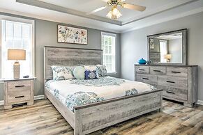 Welcoming Abode w/ Yard ~ 1 Mi to Dtwn Apex!