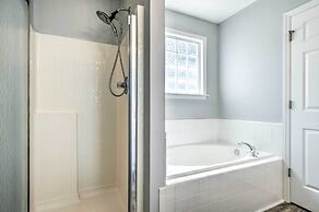 Welcoming Abode w/ Yard ~ 1 Mi to Dtwn Apex!