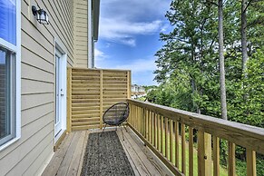 Tasteful Durham Townhome - 6 Mi to Downtown!