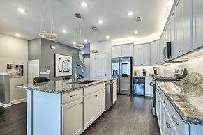 Tasteful Durham Townhome - 6 Mi to Downtown!