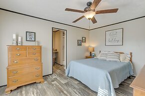 Lakefront Wetumpka Escape w/ Furnished Deck!