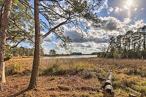 Lakefront Wetumpka Escape w/ Furnished Deck!