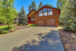 Hot Tub & Game Room: All-season Pinetop Cabin