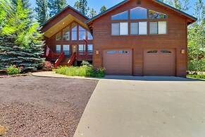 Hot Tub & Game Room: All-season Pinetop Cabin