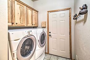 Hot Tub & Game Room: All-season Pinetop Cabin