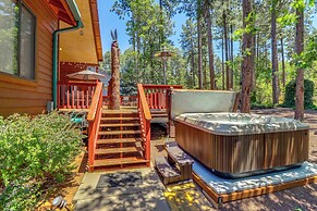 Hot Tub & Game Room: All-season Pinetop Cabin