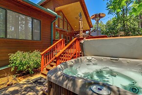 Hot Tub & Game Room: All-season Pinetop Cabin