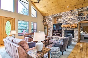 Hot Tub & Game Room: All-season Pinetop Cabin