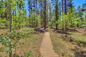 Hot Tub & Game Room: All-season Pinetop Cabin
