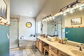 Hot Tub & Game Room: All-season Pinetop Cabin