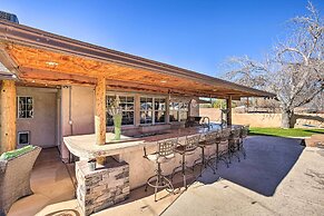 Spacious Glendale Home w/ Outdoor Kitchen!