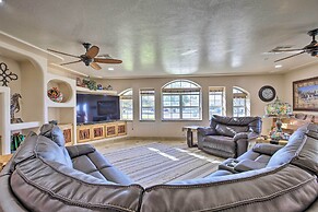 Spacious Glendale Home w/ Outdoor Kitchen!