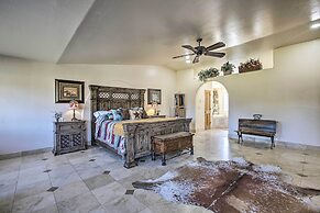 Spacious Glendale Home w/ Outdoor Kitchen!