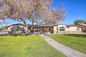 Spacious Glendale Home w/ Outdoor Kitchen!