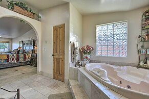 Spacious Glendale Home w/ Outdoor Kitchen!