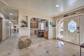 Spacious Glendale Home w/ Outdoor Kitchen!