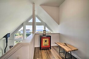 Deck + Walk to Beach: Southern Oregon Coast Home!