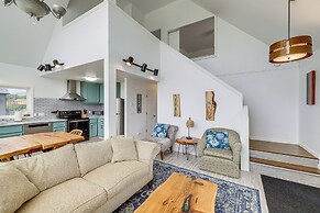 Deck + Walk to Beach: Southern Oregon Coast Home!