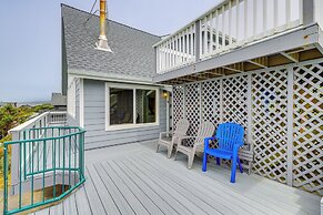 Deck + Walk to Beach: Southern Oregon Coast Home!