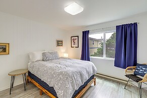 Deck + Walk to Beach: Southern Oregon Coast Home!