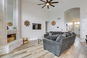 Heated Pool, 2 Mi to Dtwn: Central Peoria Home!