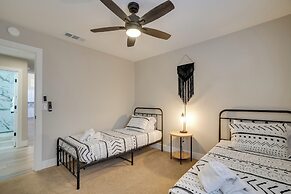 Heated Pool, 2 Mi to Dtwn: Central Peoria Home!