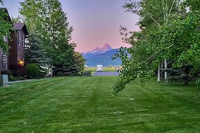 Cozy Driggs Condo ~ 40 Mi to Grand Teton NP!