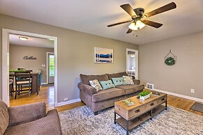 Charming Charleston Home w/ Yard & Fire Pit!