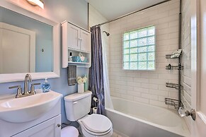 Charming Charleston Home w/ Yard & Fire Pit!