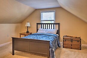 Charming Charleston Home w/ Yard & Fire Pit!